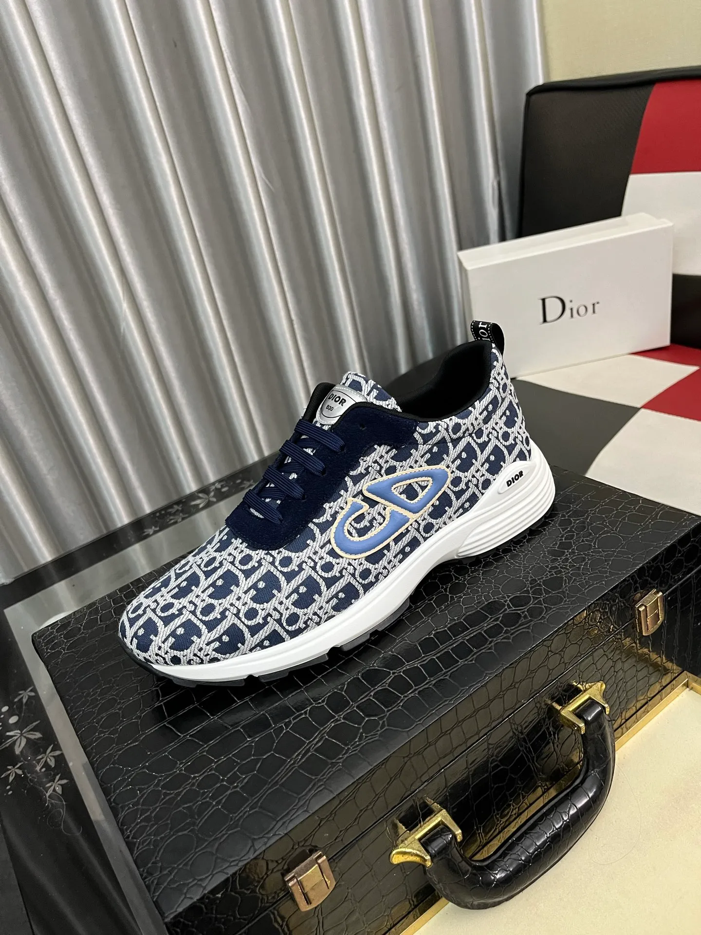 Men's Men's Shoes 💰440⌚️⌚️[Dior] Dior's new casual men's shoes are launched in Hong Kong counters. Official website 1:1 production. Original Italian materials. Designed by European and American masters. Perfect shape to create counter quality. Solid color rubber wear-resistant outsole and classic dazzling head! Super versatile and very comfortable. High-end without losing taste, fashionable and novel! ! Absolute focus! Code number: 38-445️⃣Colors available